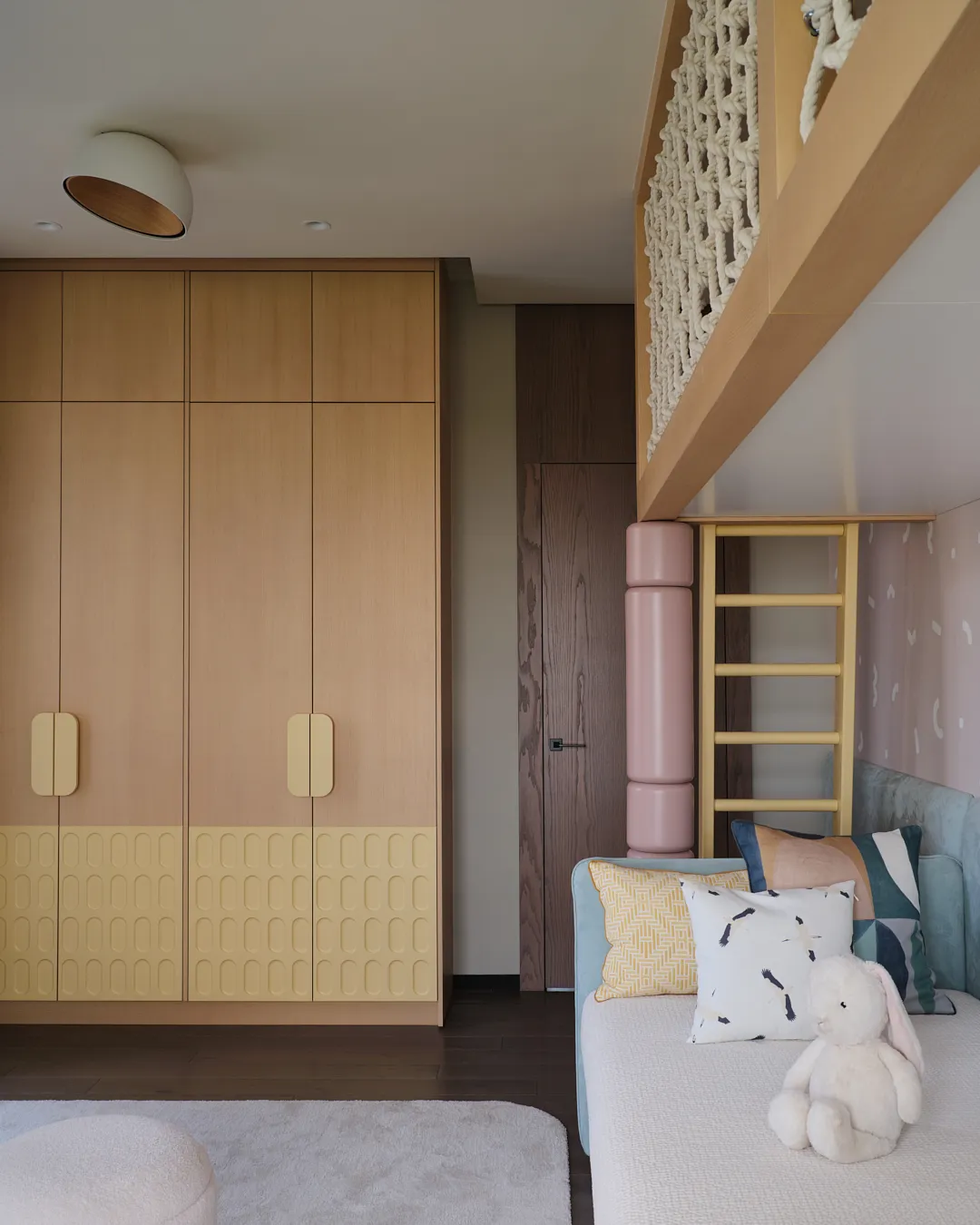 Elegant Apartment in Neoclassical Style