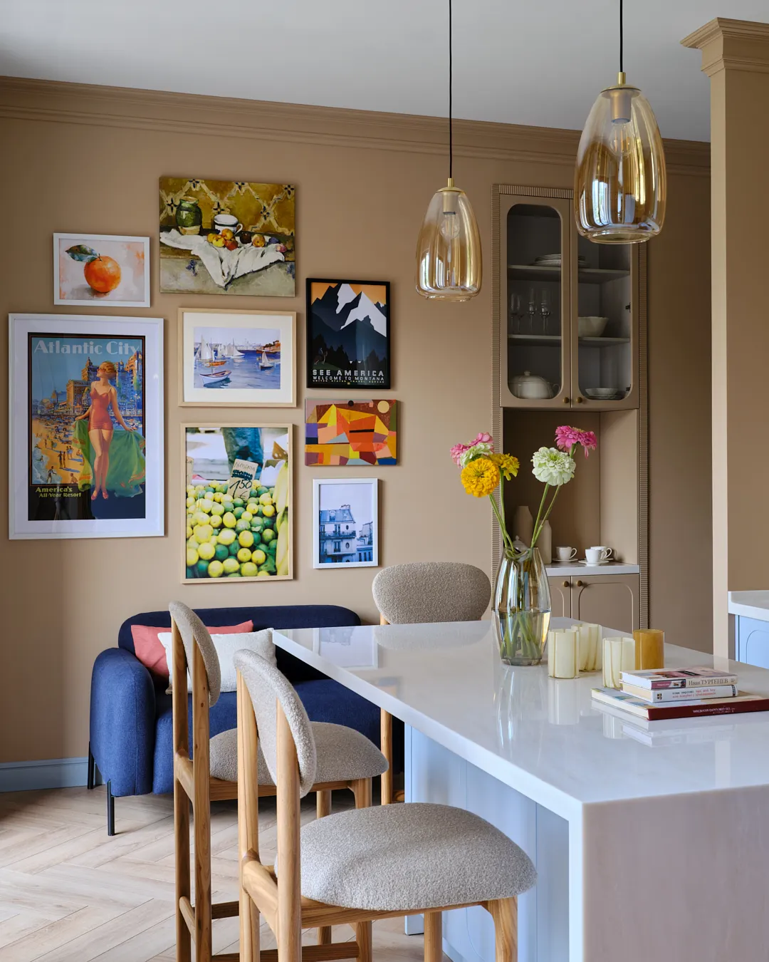 Dark & Stylish 95m² (1,022 sq ft) Apartment for a Young Couple