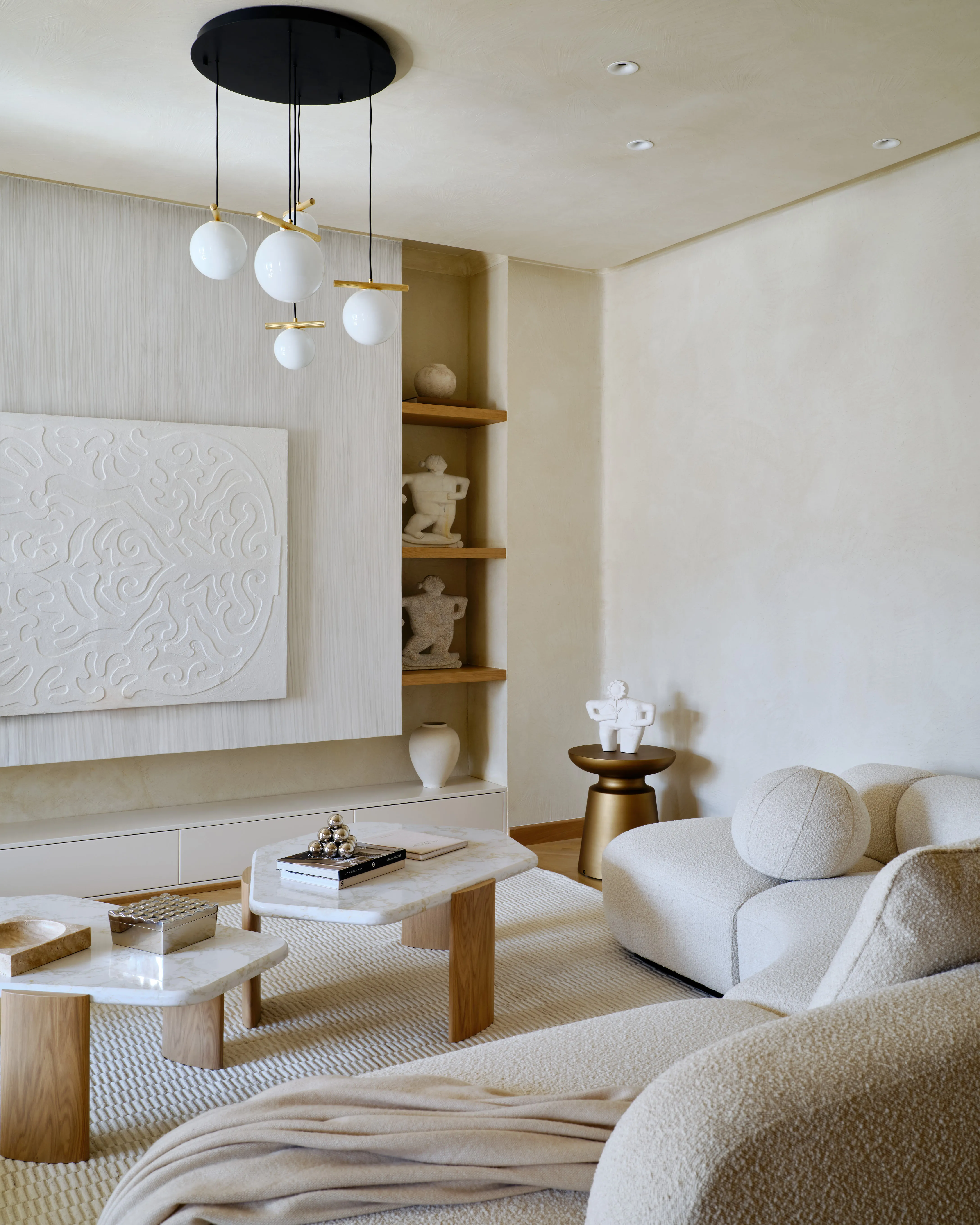 Light-Filled Apartment, 1023 sq ft (95 sq m)